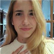 Profesora de inglés especializada con experiencia tanto en niños como adultos